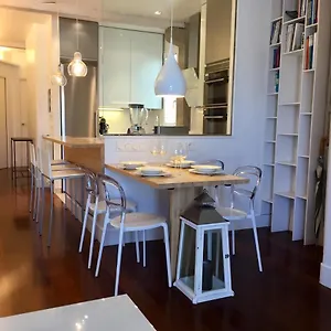 Decor En Gros Con Vistas Al Rio Apartment